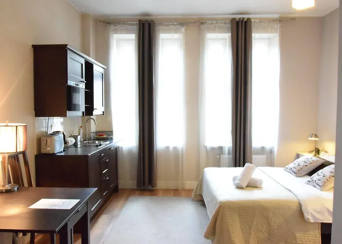 Blooms - Center By Friendly بوزنان